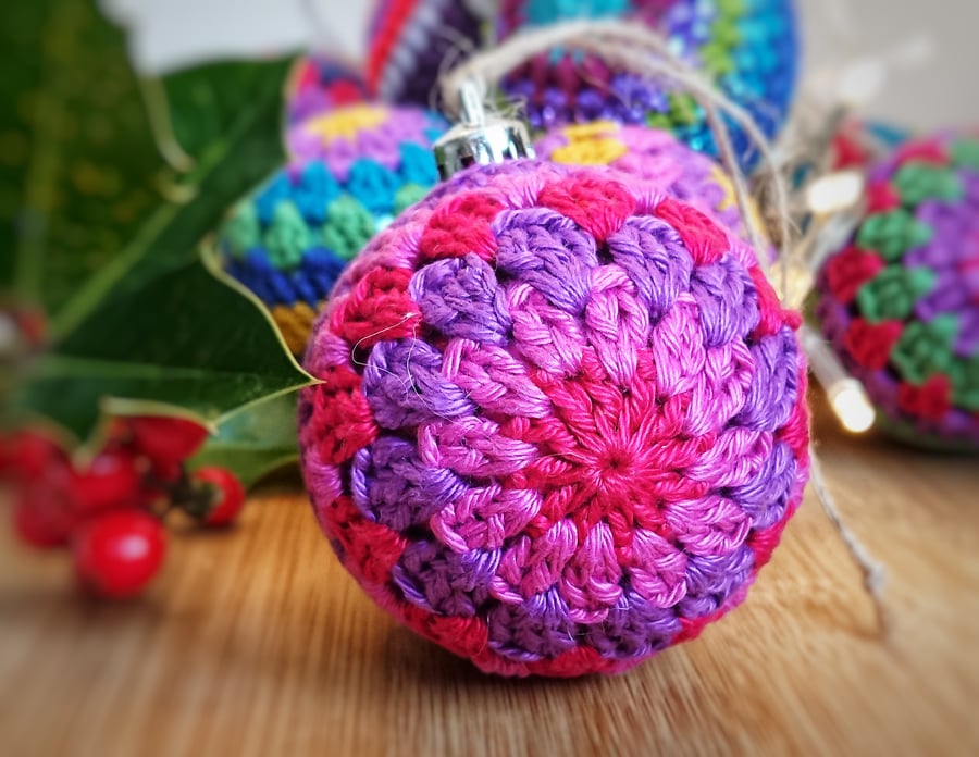 Crochet Christmas Bauble, Christmas Tree Decoration, Hanging Decoration
