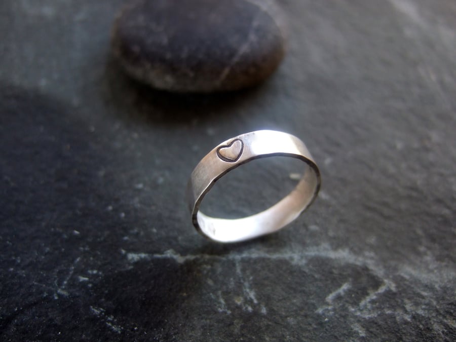 Heart design silver ring