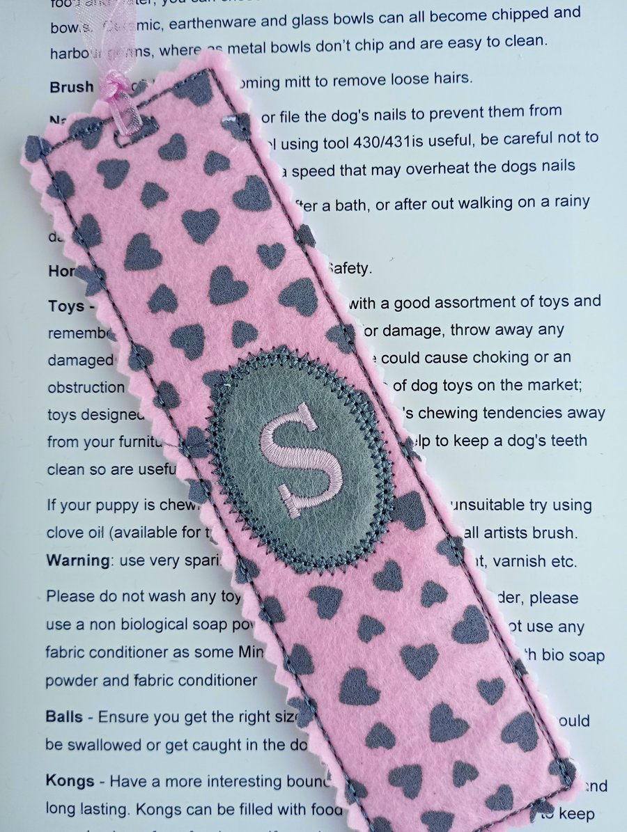 Personalised bookmark Letter S embroidered on a fabric bookmark
