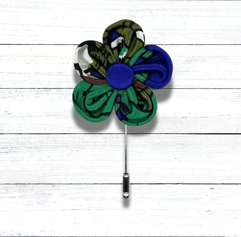 Handmade Multi-Coloured Fabric Flower Lapel Pin, Kanzashi Flower, Christmas Gift
