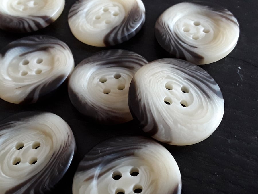 1" 25mm 40L Polyester Horn Buttons