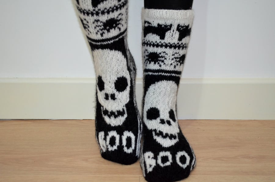 Hand Knit Wool Socks Black White Halloween Skulls Spiders