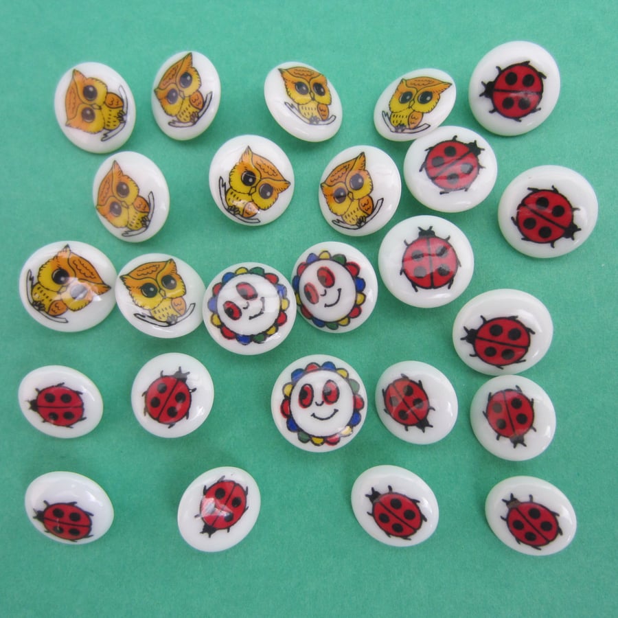 Lot of 25 Vintage Novelty Buttons - Ladybirds, Owls and Smiley Sun Faces.