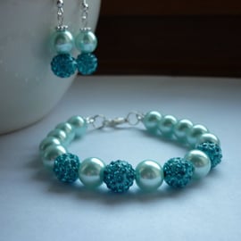 AQUA AND TURQUOISE PEARL AND PAVE BEAD BRACELET AND EARRING SET.