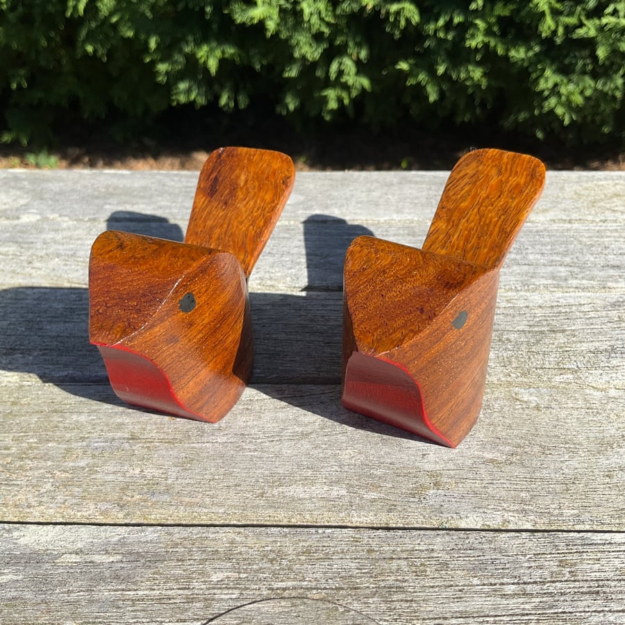 A Pair Handcrafted Wild Mango Wood Robin Bird Ornaments – Christmas Decorations