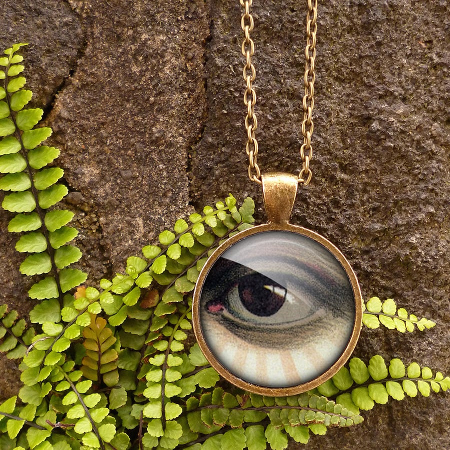 Vintage Eye Large Necklace (ER07)