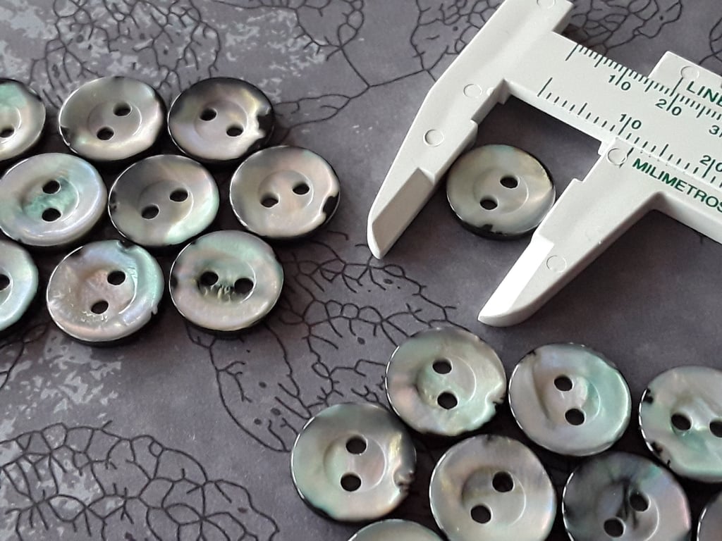 12mm 19L Smoke Rainbow Polyester Pearl Buttons VINTAGE x 6