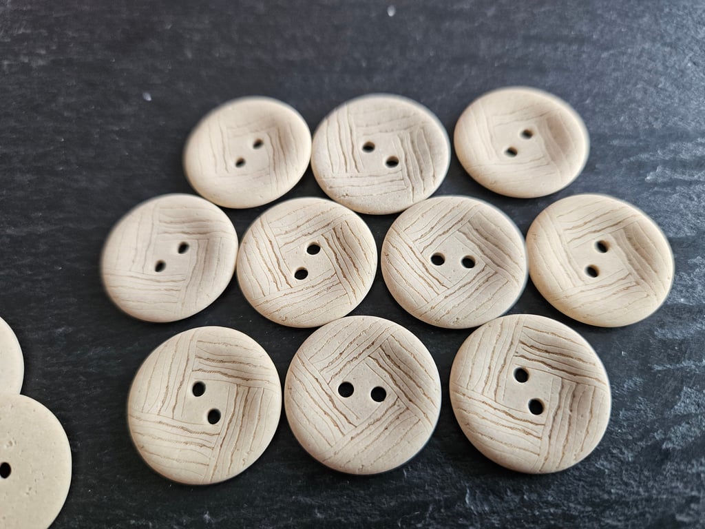  22mm 36L Stone effect with Laser detailing Polyester Buttons Italian