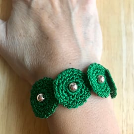Green handmade bracelet. Crochet.