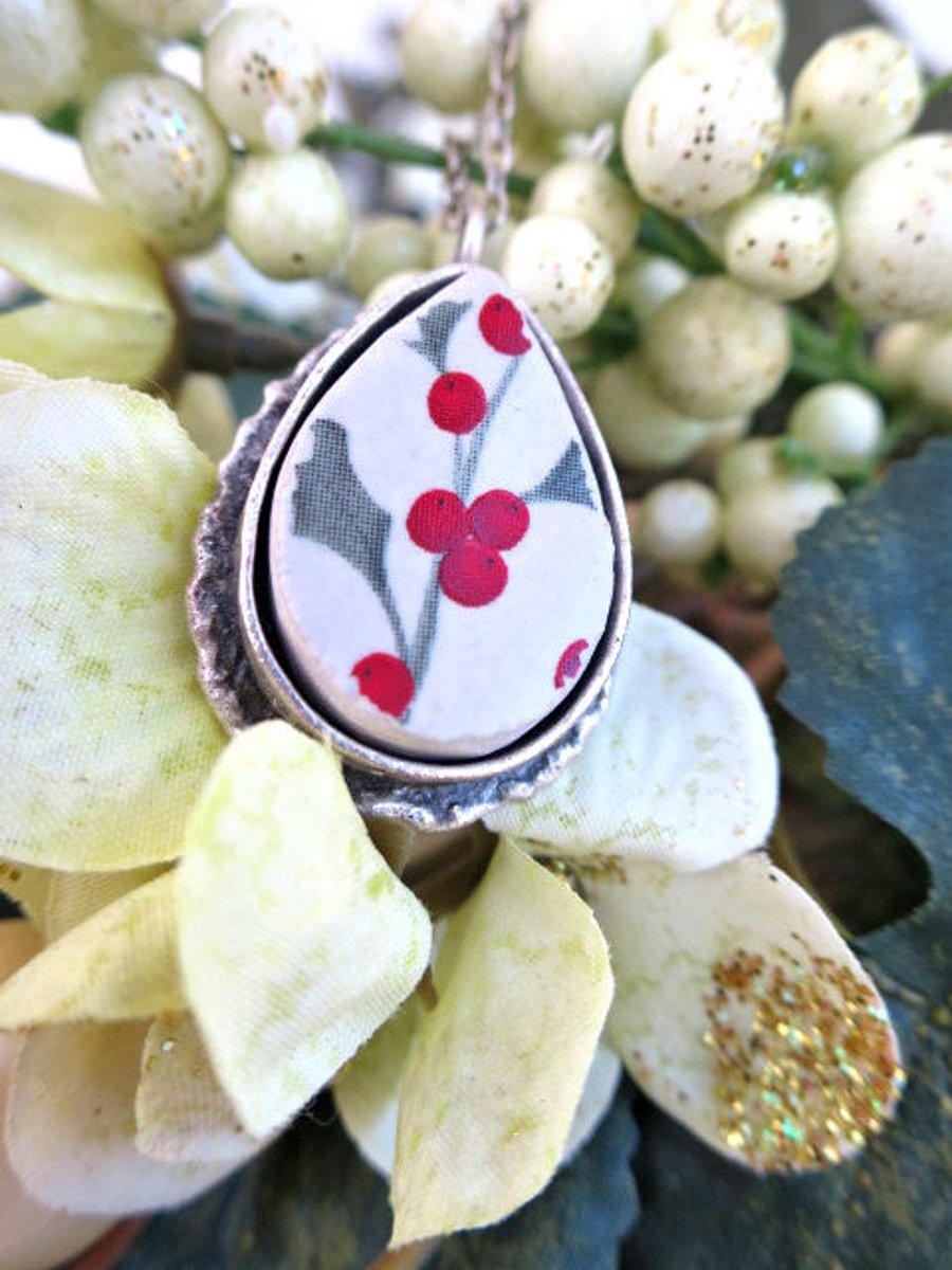 Broken China Pendant Necklace - Christmas Holly - Boho Style