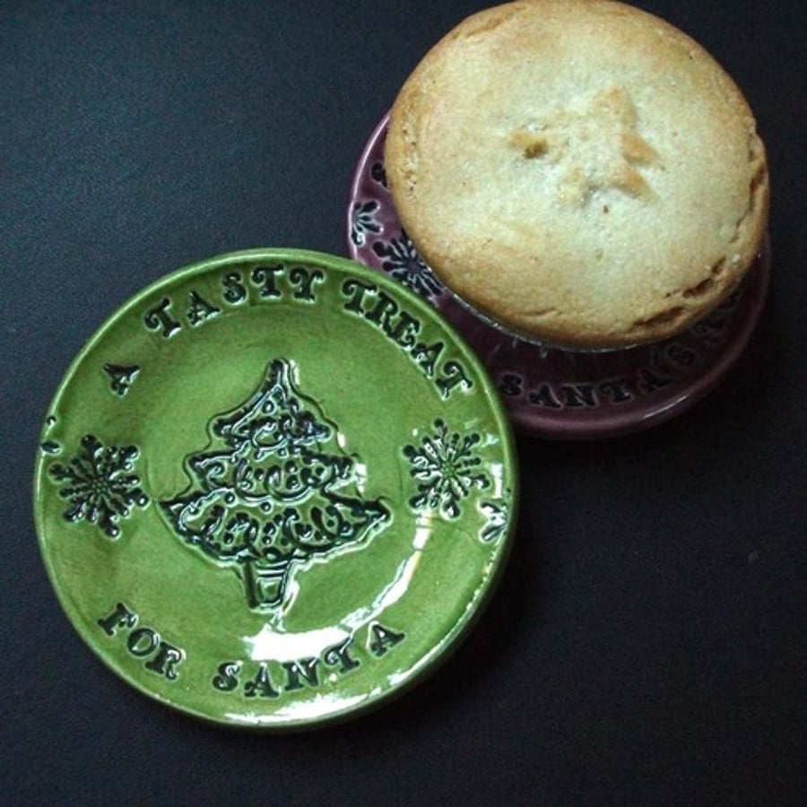 Individual mince pie plate for Santa Green