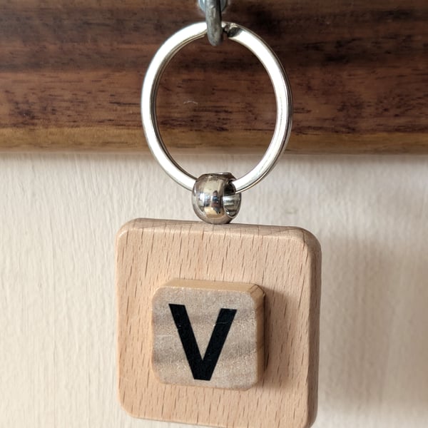 Alphabet letter tile wooden keyring - bagcharm - V