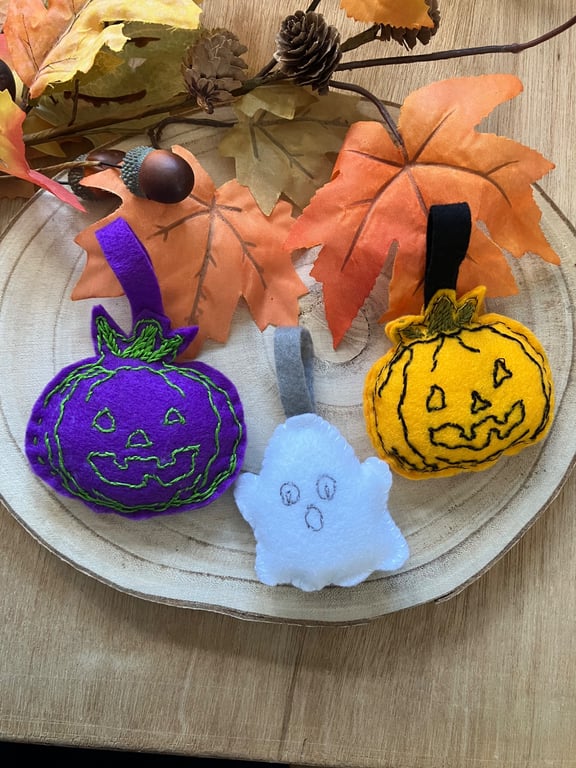 Rustic Halloween felt decorations 