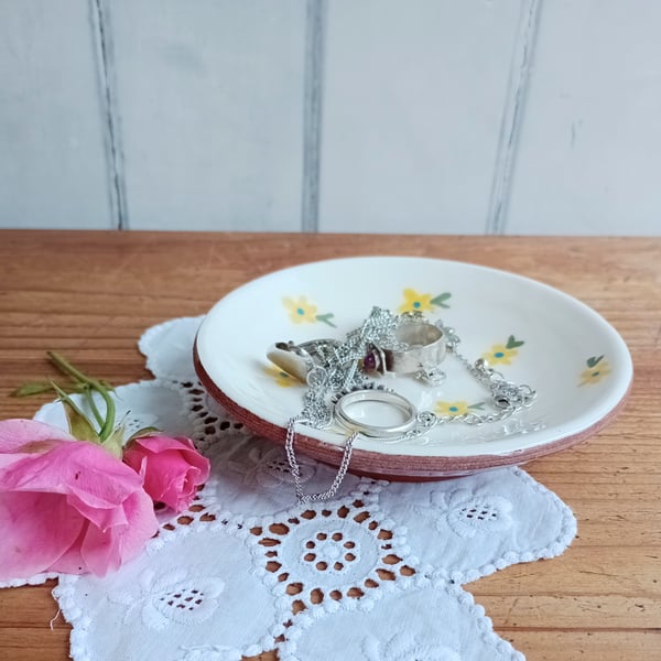 White jewellery dish with cute yellow flower design