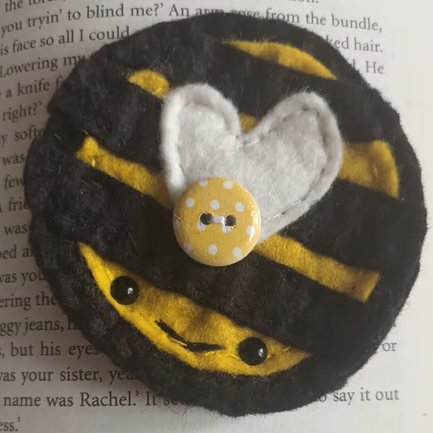 'Bumble Bee' bookmark hand sewn in wool blend felt (C)