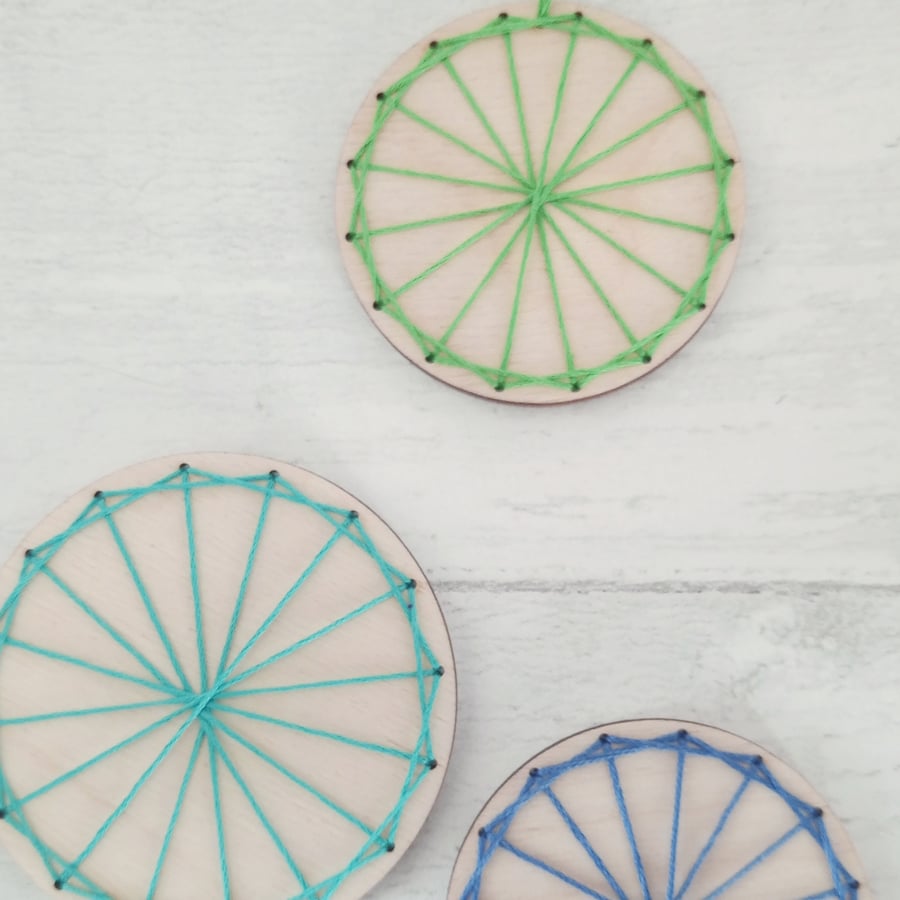 Embroidered Wooden Hanging Decoration, String Art Decoration, Dream Wheel