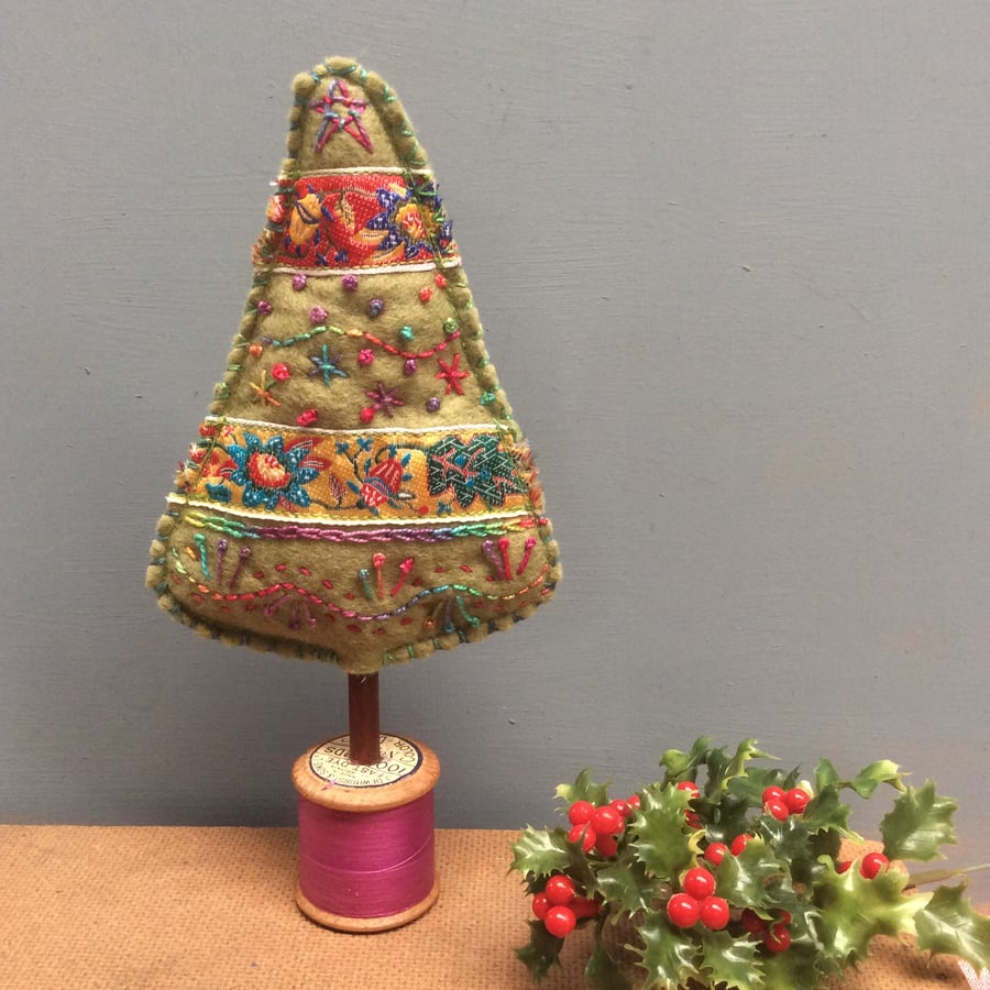 Folk inspired Christmas tree - short  cyclamen 