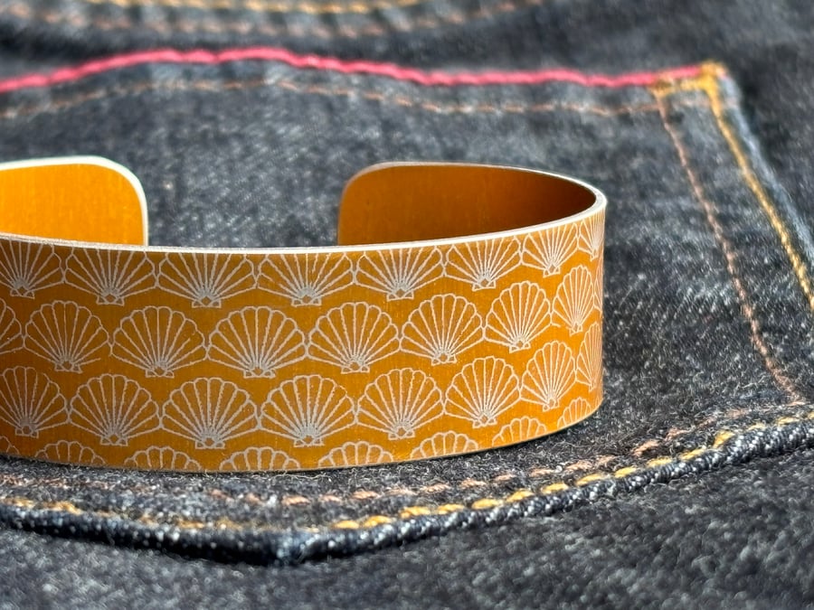 Geometric shell pattern cuff bracelet yellow orange