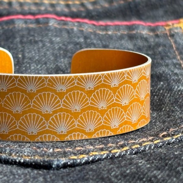 Geometric shell pattern cuff bracelet yellow orange