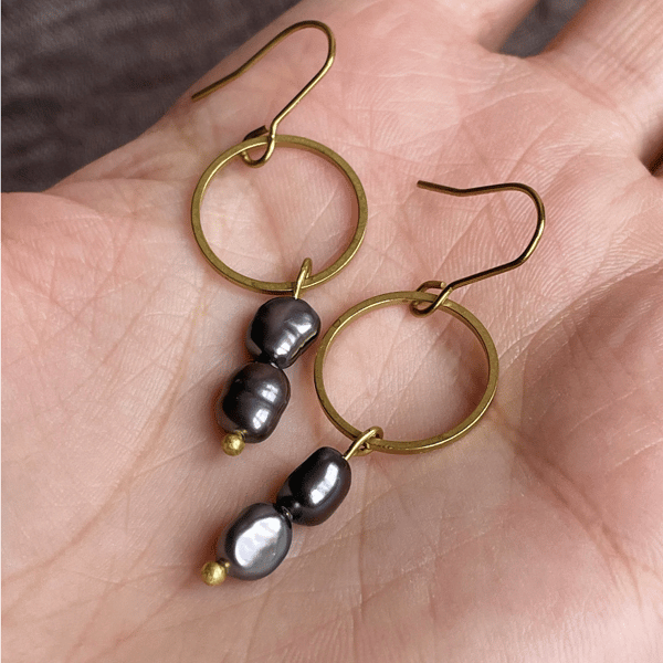 Black pearl brass earrings, summer jewellery, brass jewellery, elegant earrings