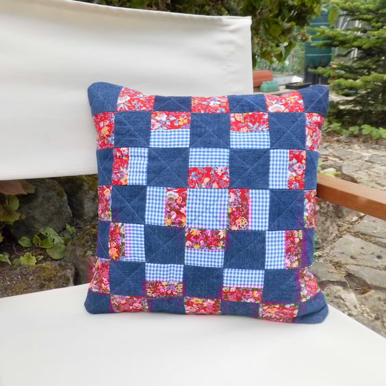 Complete cushion machine stitched patchwork country style 