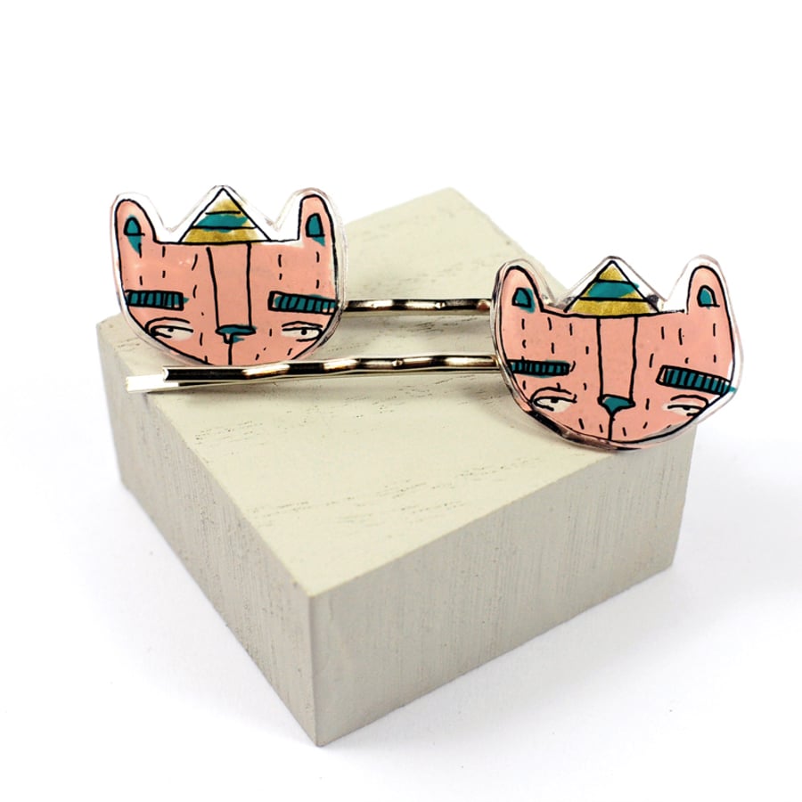 'Odd bear' Bobby pin pair.