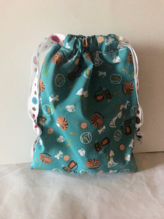 Green Cat Drawstring Gift Bag, Grey Cat Reusable Fabric Bag
