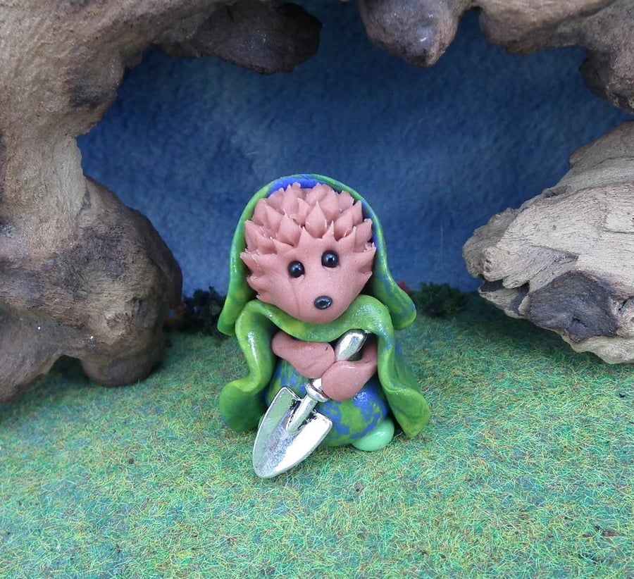 High'n'Over Hedgehog 'Hollie' OOAK Sculpt by Ann Galvin Gnome Village