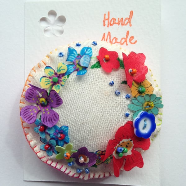 Flowery wreath brooch