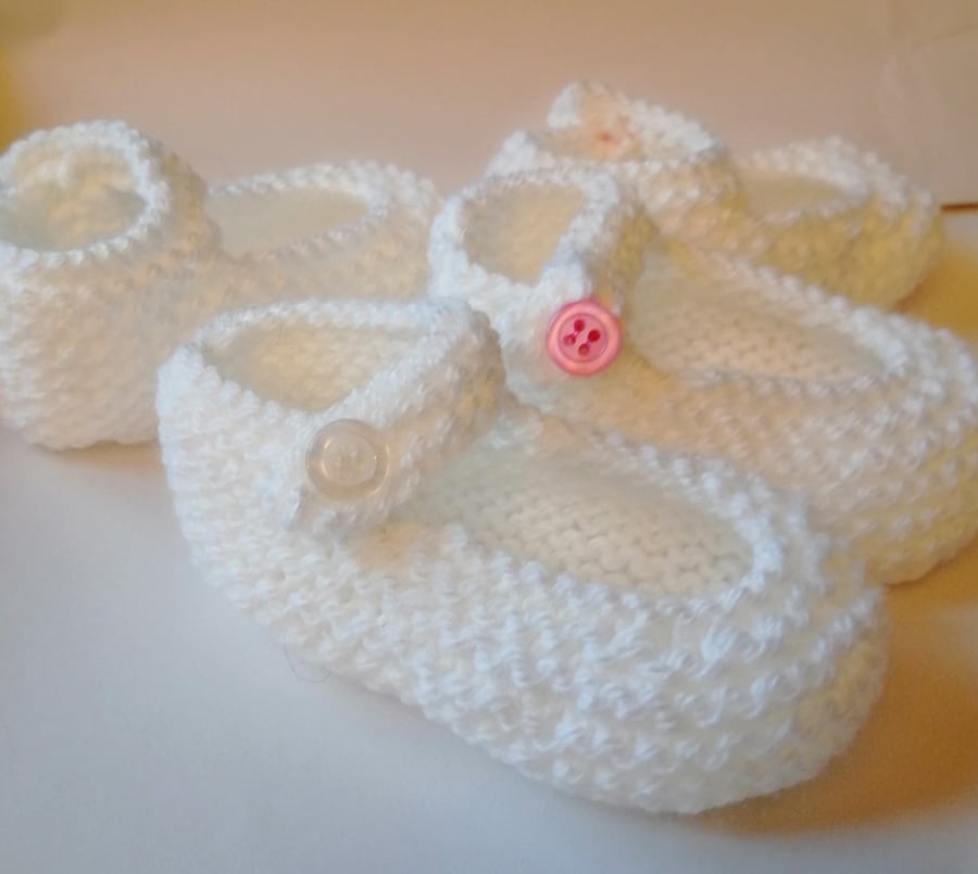 Hand knitted  baby shoes 0-6 months