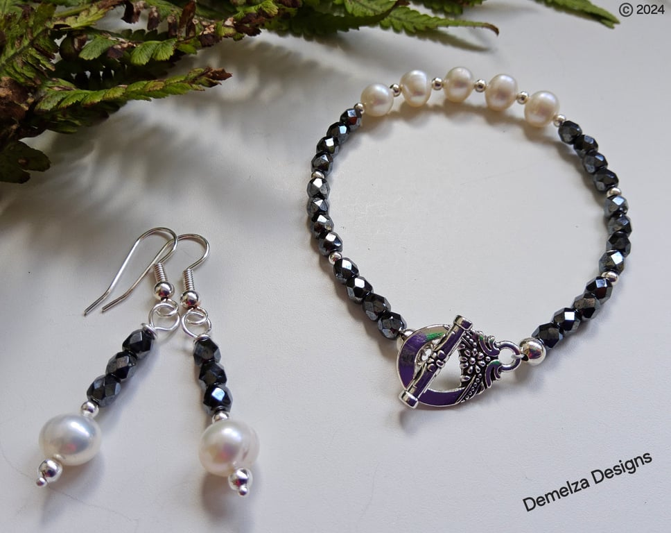 Freshwater Pearl & Black Faceted Crystal Bead Bracelet & Earrings Set. SMALL 