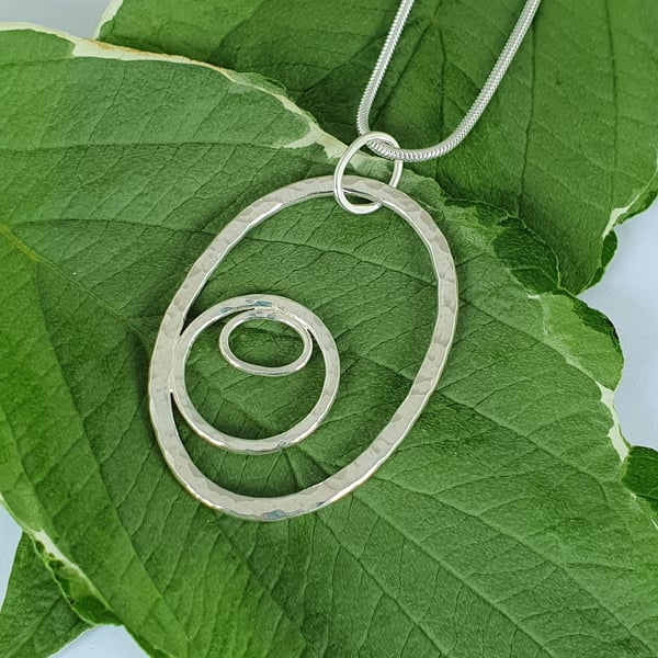 Hammered Sterling Silver Oval in a Circle in an Oval Pendant Necklace (45cm) (D)