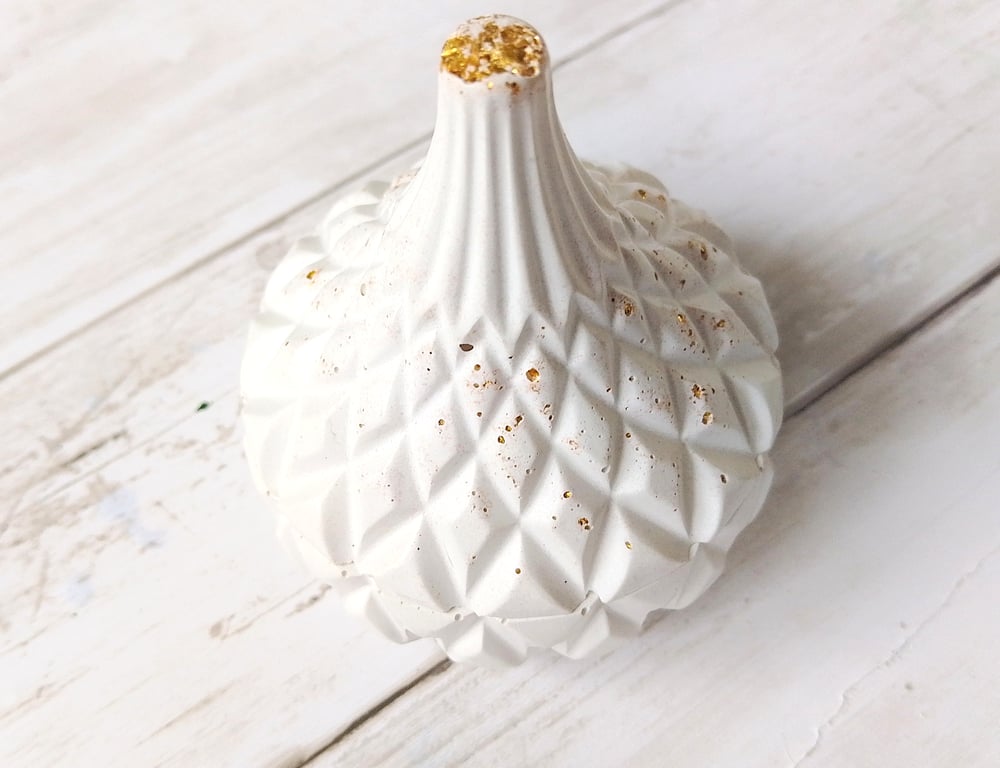 Whisper Jar – Textured Jesmonite Match Keeper with matchstick paper