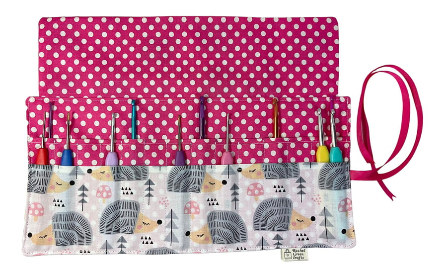 Crochet hook case in hedgehogs print, ergonomic roll up hook pouch