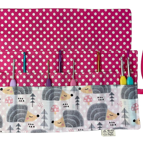 Crochet hook case in hedgehogs print, ergonomic roll up hook pouch