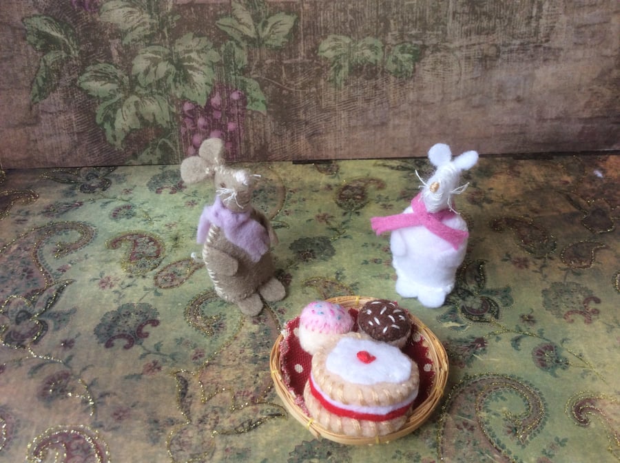 Hand Stitched Shabby Chic Mice Picnic