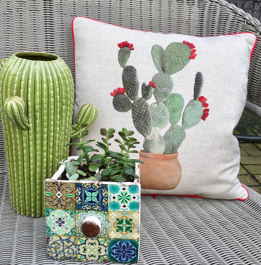 Cactus pillow. Cactus print linen cushion. FREE UK P & P. Garden decor.