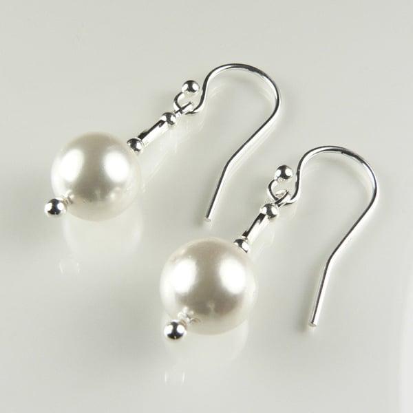 Sterling silver and shell pearl drop earrings with a twist, 8.5-9mm