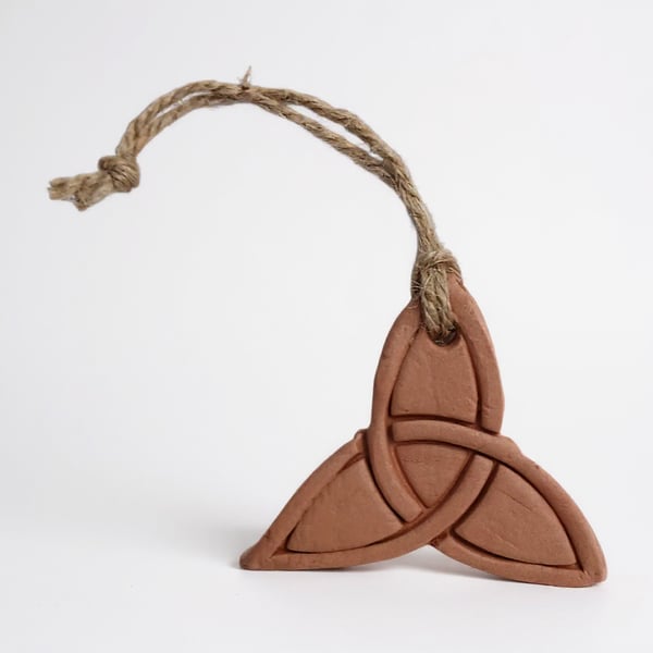 Triquetra Terracotta Hanging Aromatherapy Diffuser