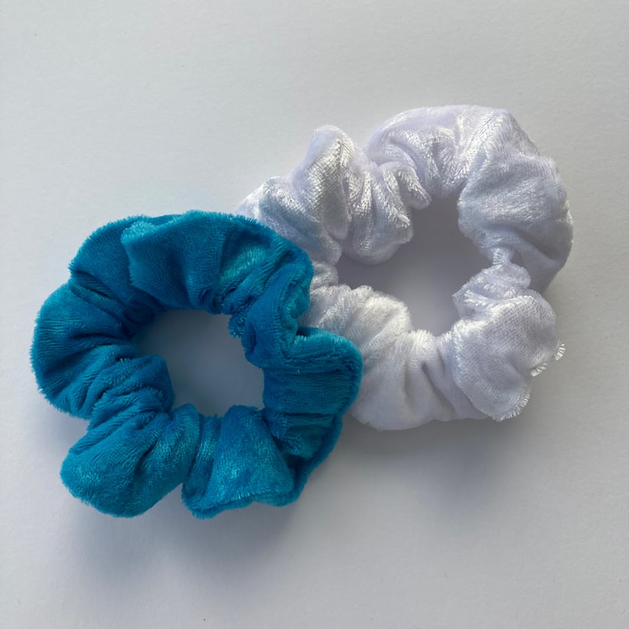 Set of 2 Crushed Velvet Scrunchies Hairbands