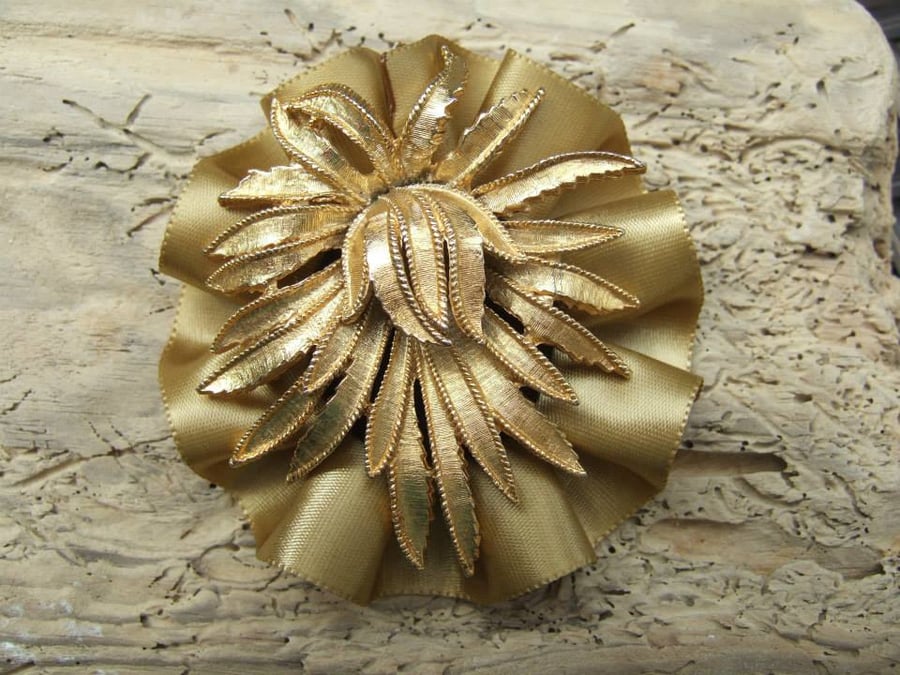 Handmade Rosette Brooch No. 5