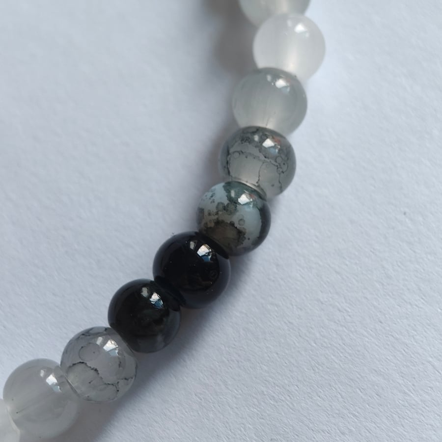 Black and White Glass Bead Bracelet 