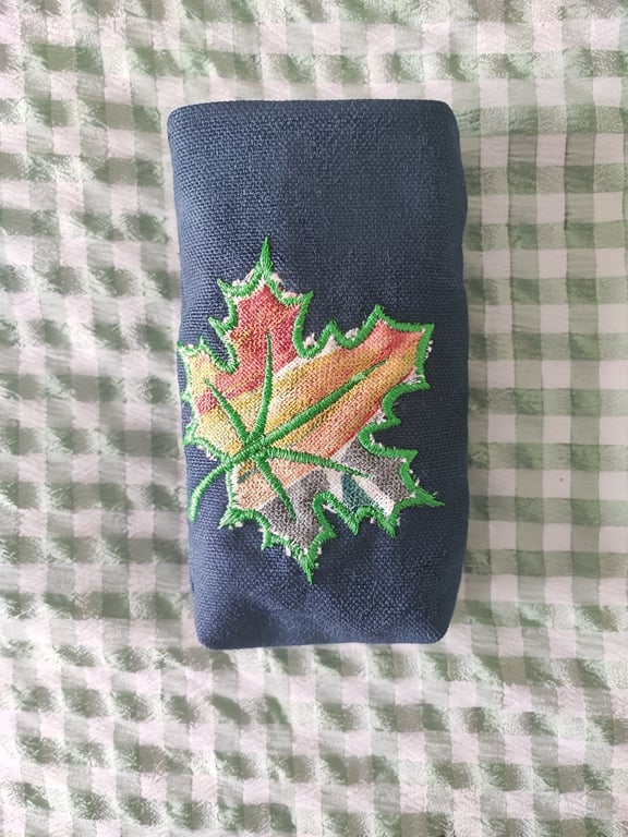Tissue Holder navy blue with embroidered Maple Leaf