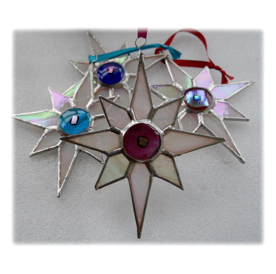 Shiny White Dichroic Star Stained Glass Suncatcher 001 Cranberry