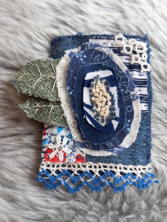 The blue flower scrappy brooch