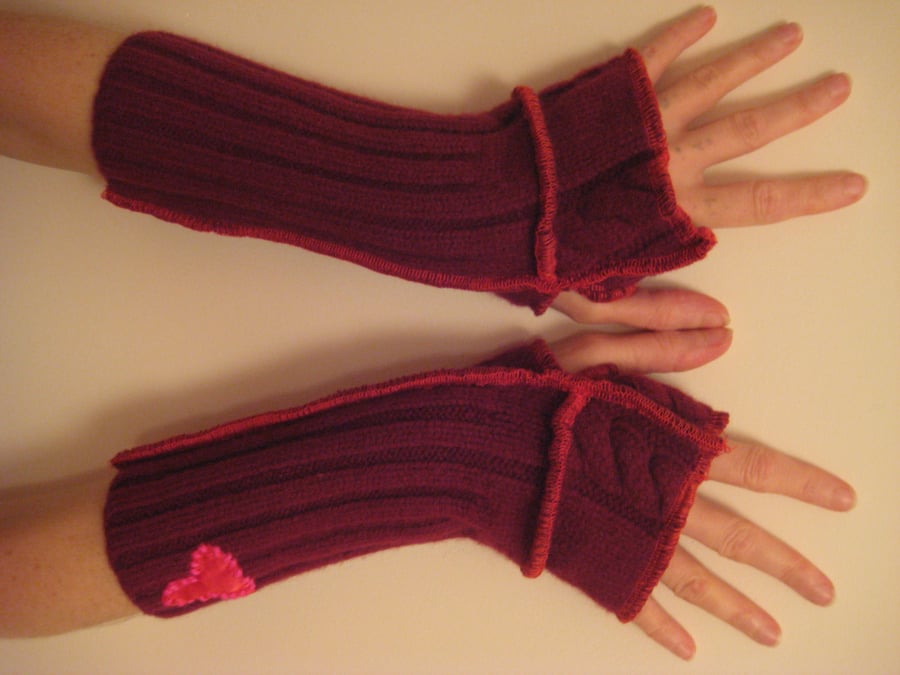 gLOVE Ra upcycled wristwarmers