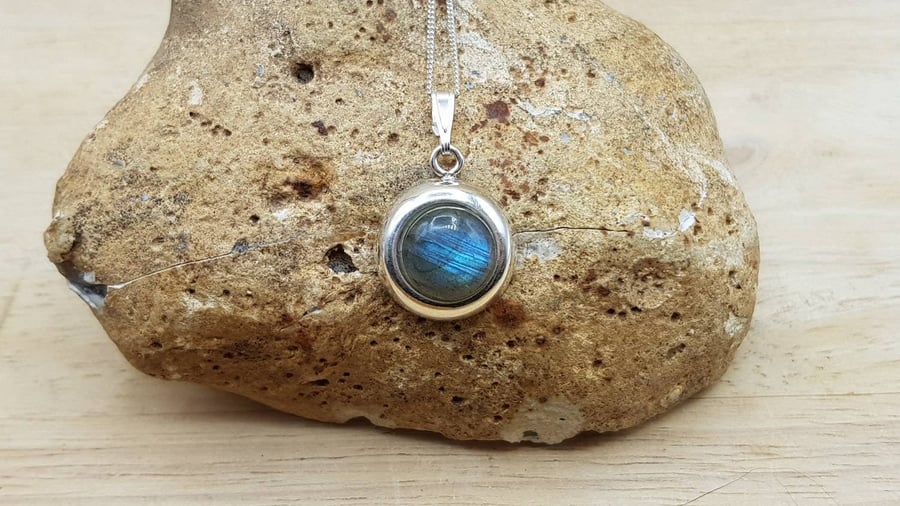 Minimalist Labradorite pendant.Semi precious stone necklace. 