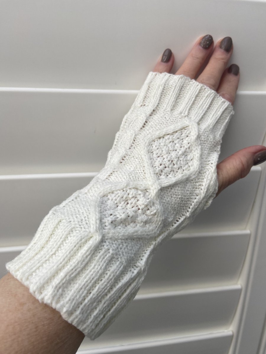 Fingerless Wrist Warmer Gloves (Colour: CREAM)