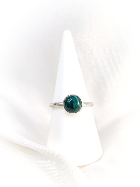 Silver ring with malachite