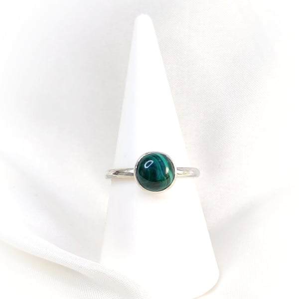Silver ring with malachite